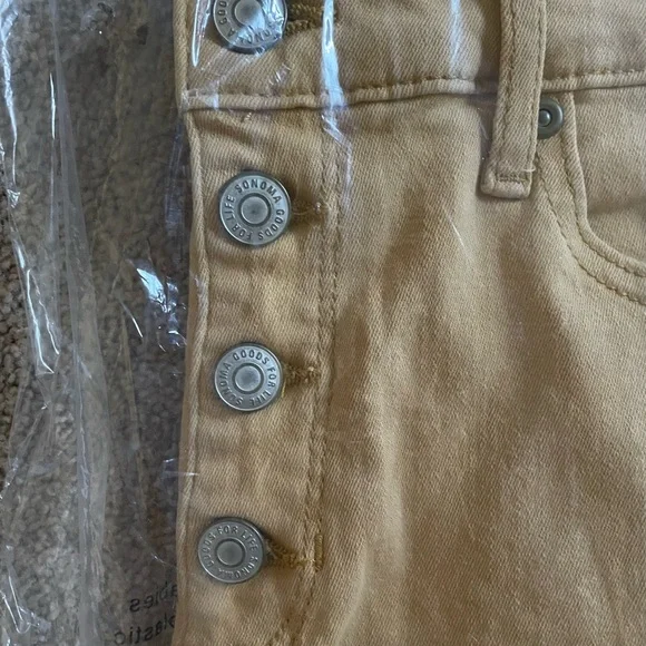 Sonoma NWT High Rise Button Fly Yellow Raw Hem Shorts perfect for summer Size:12 - Picture 7 of 10